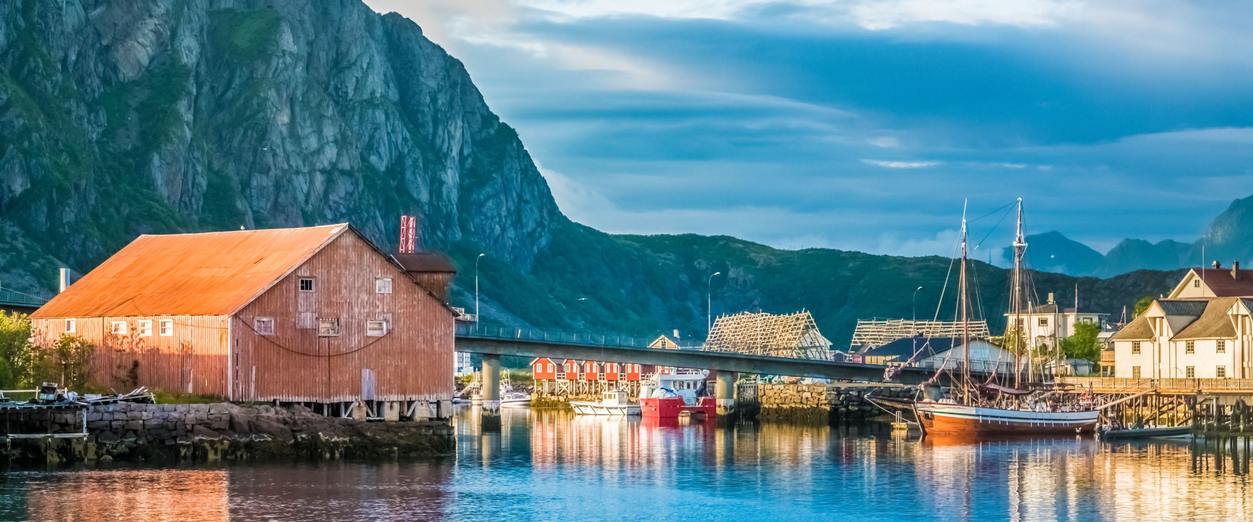 NORTHERN LIGHTS IN LOFOTEN & TROMS