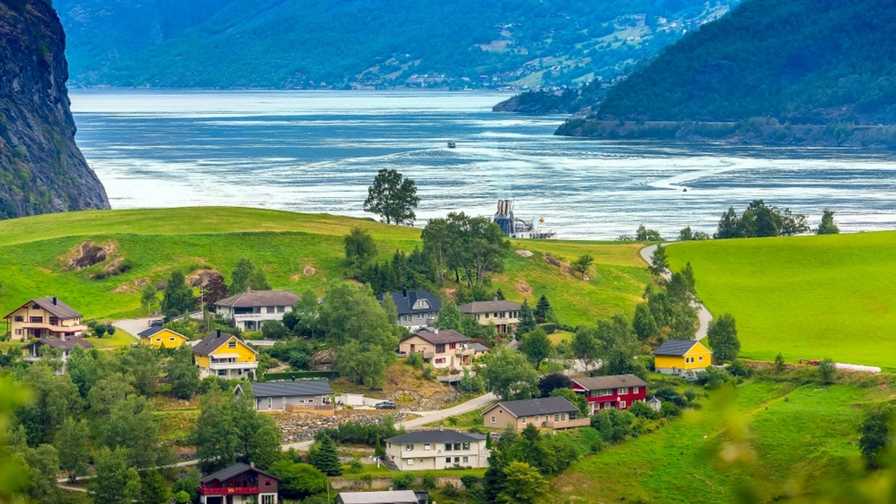 SCANDINAVIAN COUNTRIES BY RAIL
